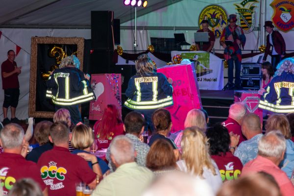 sommerfest25sa-312866E7F8A-83DC-7C96-0D10-6E3EA6431270.jpg