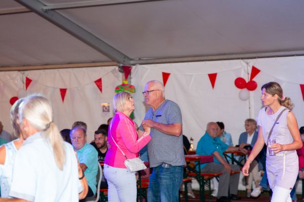 sommerfest25sa-501C29A98FE-517C-47AE-B389-5FB789F67EC2.jpg