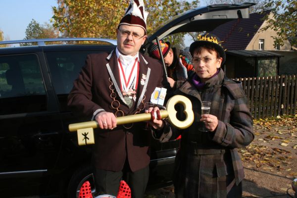 schluesseluebergabe-2011-1827404D312-A67E-41B2-BA6B-20D03C169CFE.jpg