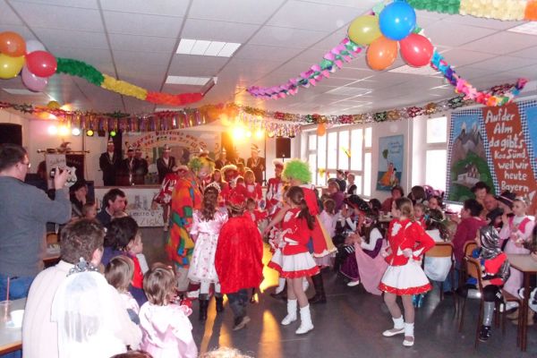 kinderfasching-2012-119F5797CB7-FB38-92F9-5A8A-54BDDC6634D7.jpg
