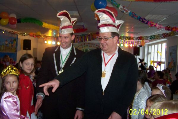 kinderfasching-2012-1321C922028-46EF-F26E-A613-E7E652D2FFF9.jpg