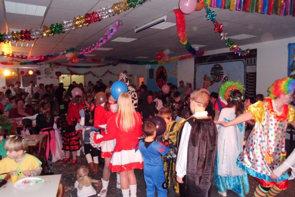 kinderfasching-2012-14126E88E49-802B-633D-DC6C-62022B503CCC.jpg