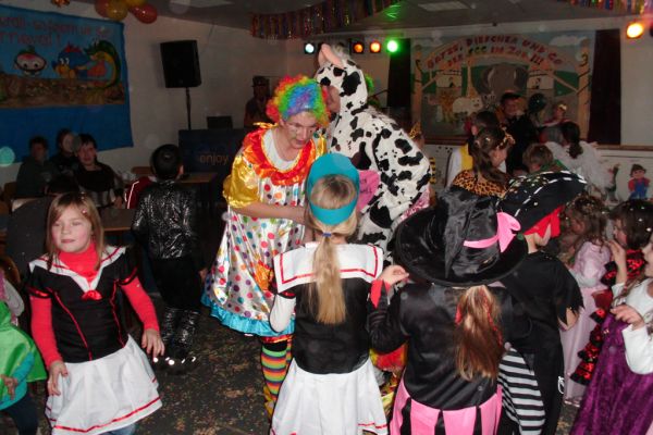 kinderfasching-2012-146CFA80FF9-05CE-2E0F-F5AF-15C6376994BD.jpg