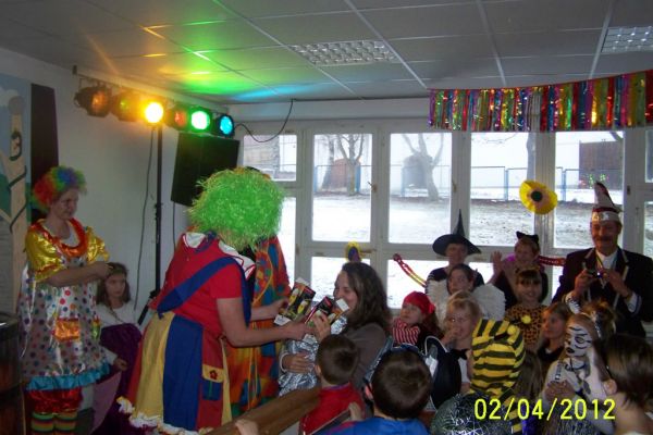 kinderfasching-2012-17420E40F89-EEB5-CBAC-3BFC-D7F37E5DA020.jpg