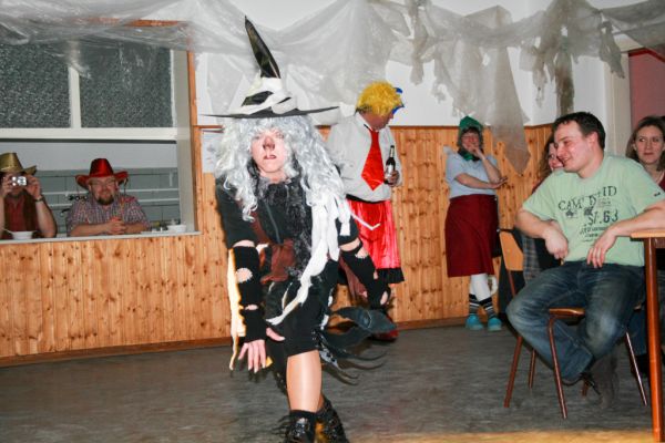 weiberfasching-2012-185381ECE7C-7CBB-78AD-D641-EB721DE8A0E6.jpg
