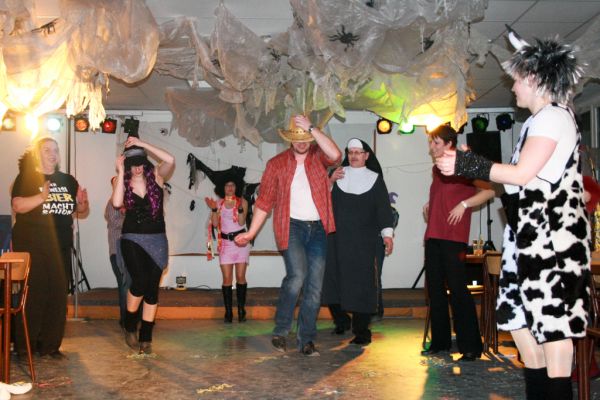 weiberfasching-2012-27389F34273-A789-BB51-6AF8-845BDA819A25.jpg