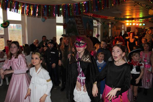 kinderfasching-2013-201CB6DBAD9-F0D4-0182-B357-F34705B2A4D8.jpg