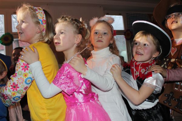 kinderfasching-2013-237559D4C37-95D2-0BDB-FD7F-FD517E75C059.jpg