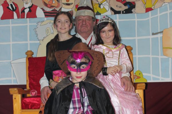 kinderfasching-2013-280E94645B1-18B7-CC5B-B98E-2EF3FD08BD0E.jpg