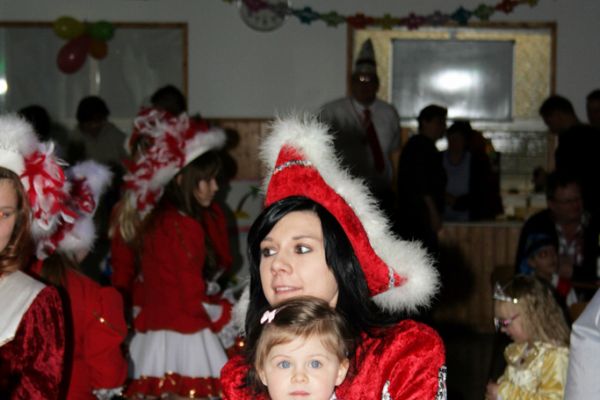 kinderfasching-2014-125FD716B40-CD5D-6D65-A9CA-594F10C8295F.jpg