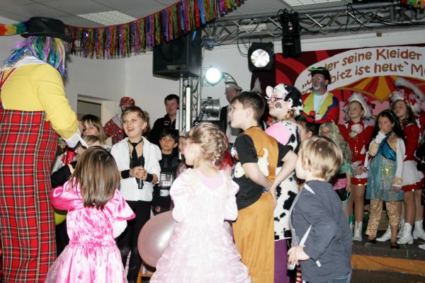 kinderfasching-2014-1836B366B03-2B01-BBDA-728F-03FC96C09C06.jpg
