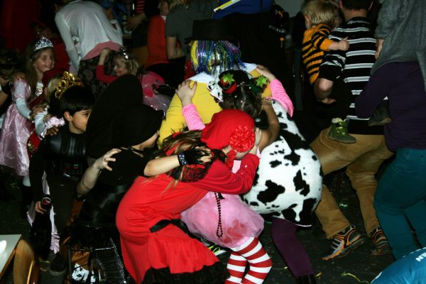 kinderfasching-2014-1895E41B359-20F3-49EF-421D-724A214B446F.jpg