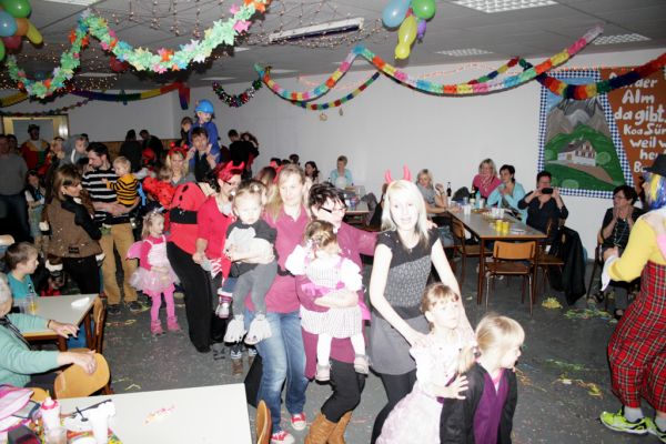 kinderfasching-2014-19411E4109B-B555-A126-F68B-E23649E64154.jpg
